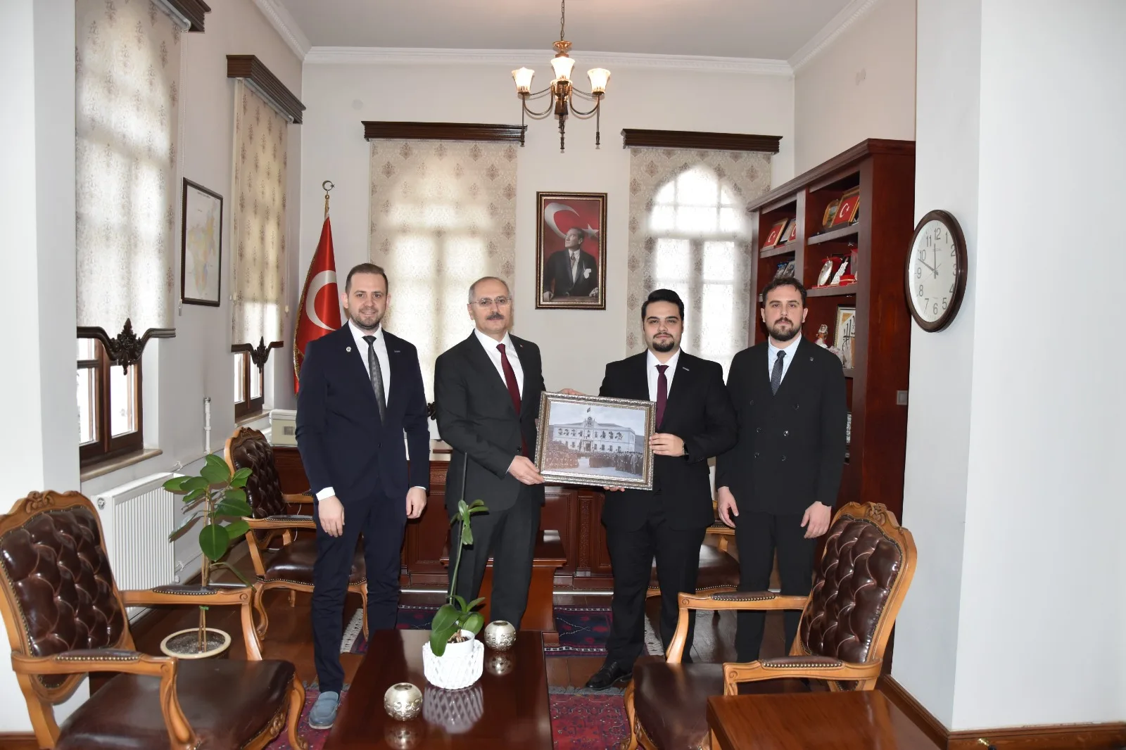 BAYSİD HEYETİ ALTIEYLÜL KAYMAKAMI SAYIN TURGAY HAKAN BİLGİN’I ZİYARETTE BULUNDU